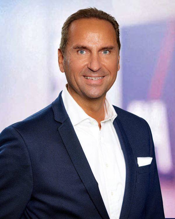 AXA Versicherung Neu-Isenburg Frank Reinhart 01